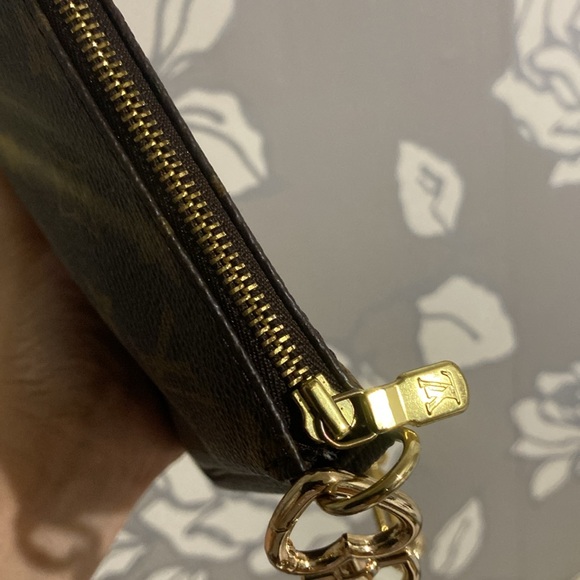 Aunthentic ❌sold on my fbpageLUXONLINECANADA - Picture 12 of 17